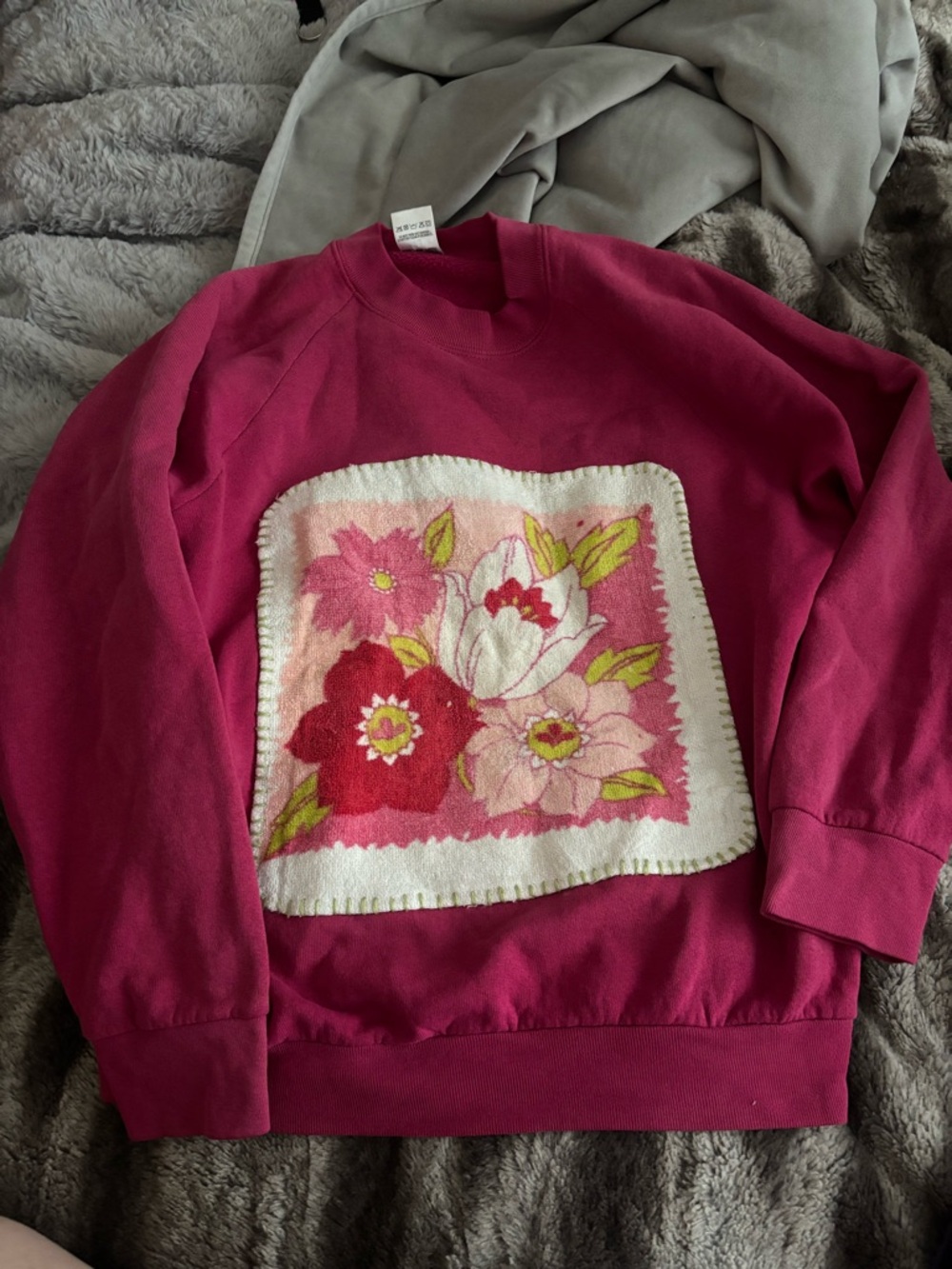 Fruit of the Loom Women's Magenta Floral Patch Crewneck Sweatshirt